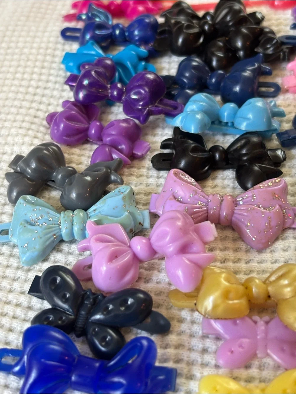 Vintage 1990’s Barrettes Claw Clips Bows  Butterfly Hearts Flowers Animals 106